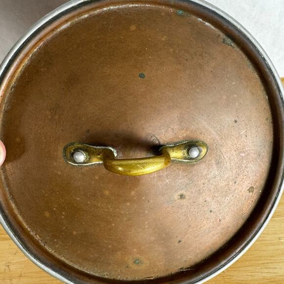 Vintage Copper French Soup Pot w/ Lid and Brass Handles 'Brevete DD S.G.D.G.' - Picture 4 of 10